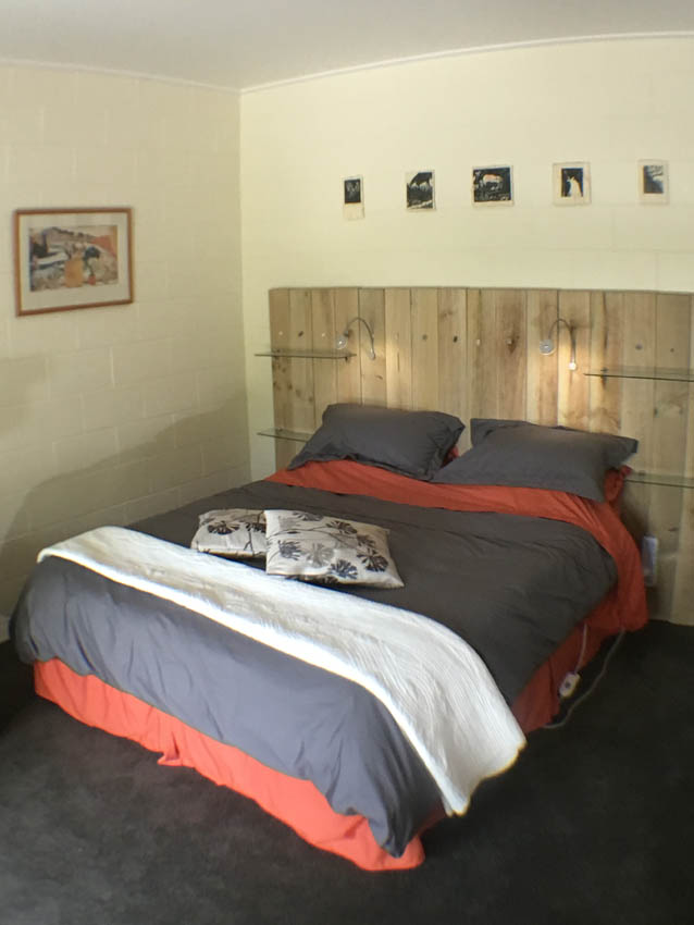 King-size bed with pure cotton sheets